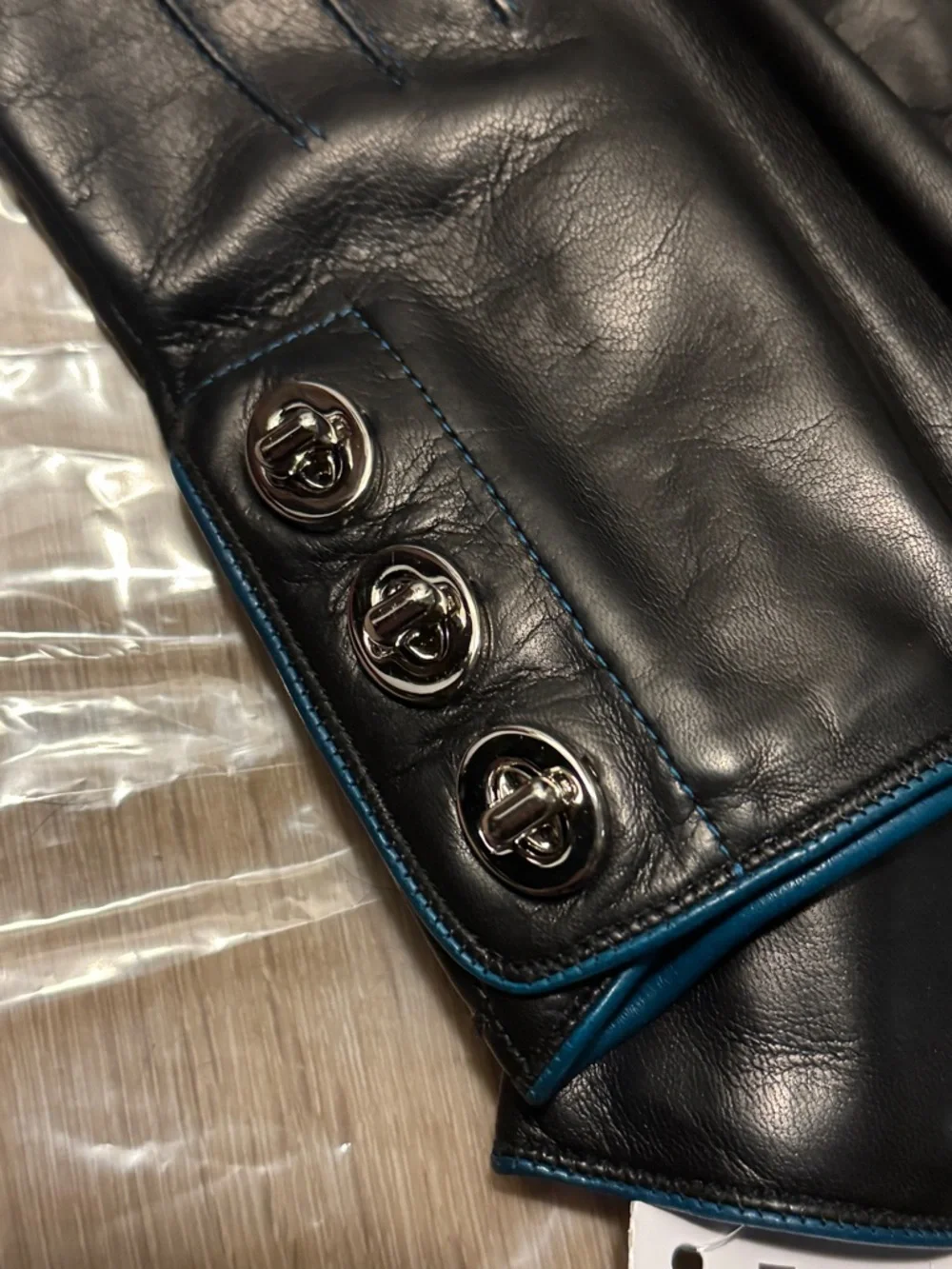 🔥NWT🔥 Coach 3 Silver Turnkey Black  Leather Cashmere Lined Size 6.5 Gloves - Picture 5 of 7